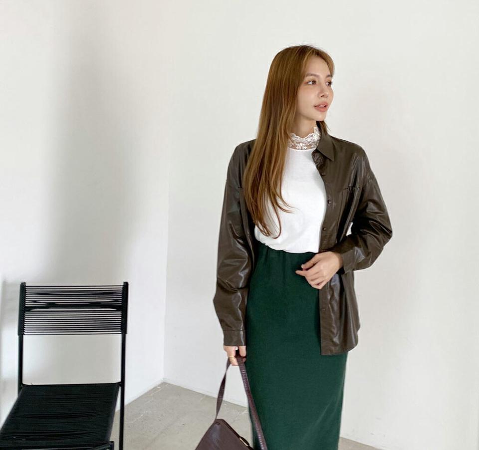 エコレザーボタンシャツ・全2色・t70246 レディース 【bl】 トップス シャツ 長袖 ポケット レザー シック オーバーサイズ 大人 ユニーク フェミニン 上品 春 秋 韓国 ファッション ハイホリHIHOLLI