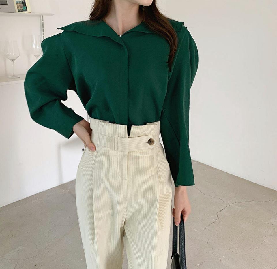 2WAYオーバーネックボタンブラウス・全3色・70251 レディース 【bl】 トップス ブラウス 長袖 2WAY オーバーネック Vネック ラッフル 大人 ユニーク フェミニン 上品 春 秋 韓国 ファッション ハイホリHIHOLLI