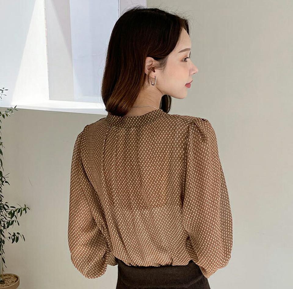 ドットオープンネックブラウス・全3色・b00370 レディース 【bl】 トップス ブラウス 長袖 ガーリー ドット パターン ビンテージ ハーフオープンネック カジュアル デコルテ 大人 ユニーク フェミニン 上品 春 秋 韓国ファッション ハイホリHIHOLLI
