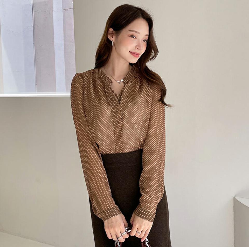 ドットオープンネックブラウス・全3色・b00370 レディース 【bl】 トップス ブラウス 長袖 ガーリー ドット パターン ビンテージ ハーフオープンネック カジュアル デコルテ 大人 ユニーク フェミニン 上品 春 秋 韓国ファッション ハイホリHIHOLLI