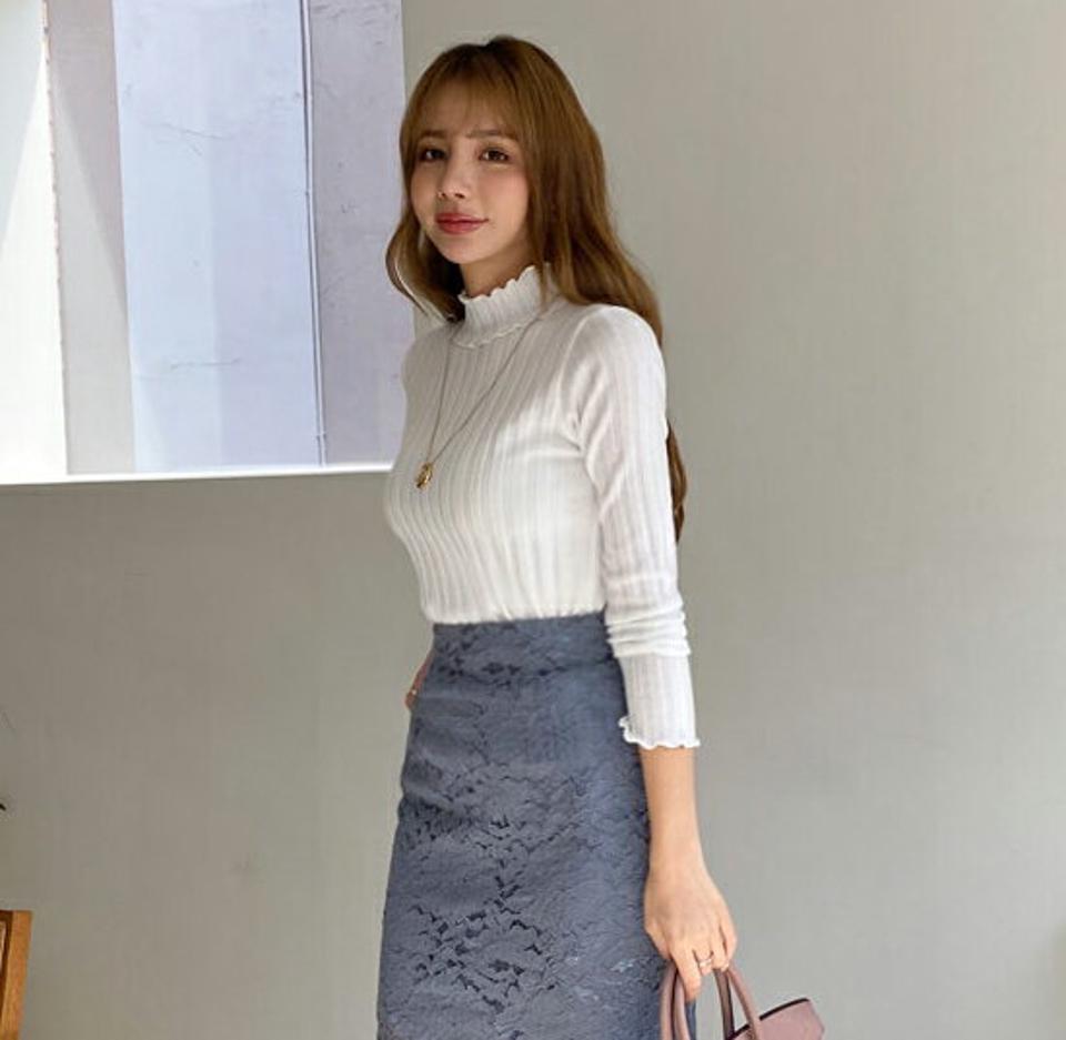 フリルリブニット・全3色・t00392 レディース 【tops】 トップス ニット 長袖 年上 フリル ハーフネック リブ スリム フィット タイト フェミニン やわらかい 上品 冬 春 秋 韓国ファッション HIHOLLI