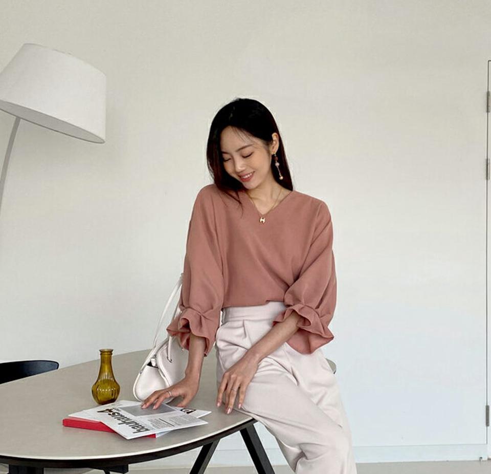 【本日の特価】Vネックパフブラウス・全3色・t58187 レディース 【bl】韓国ファッション トップス ブラウス 長袖 Vネック 大人 パフブラウス ラグラン 7分袖 上品 シンプル ボタン フェミニン カジュアル 体型カバー ガーリー 秋 春