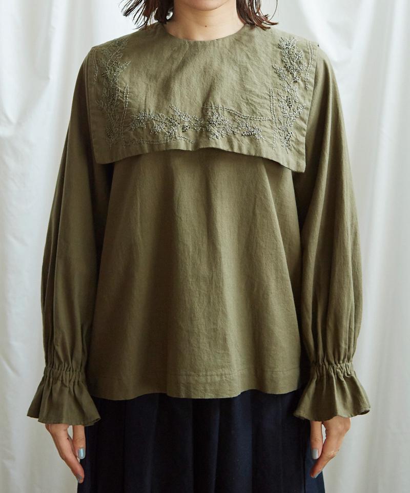 ○フラワーステッチ刺繍　セーラーブラウス（Lene non finito）