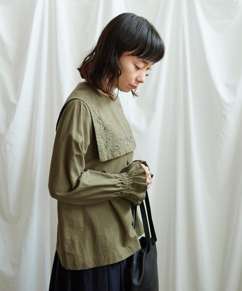 ○フラワーステッチ刺繍　セーラーブラウス（Lene non finito）