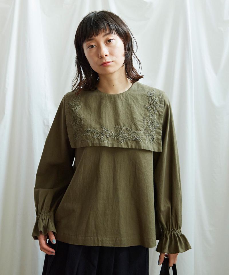 ○フラワーステッチ刺繍　セーラーブラウス（Lene non finito）