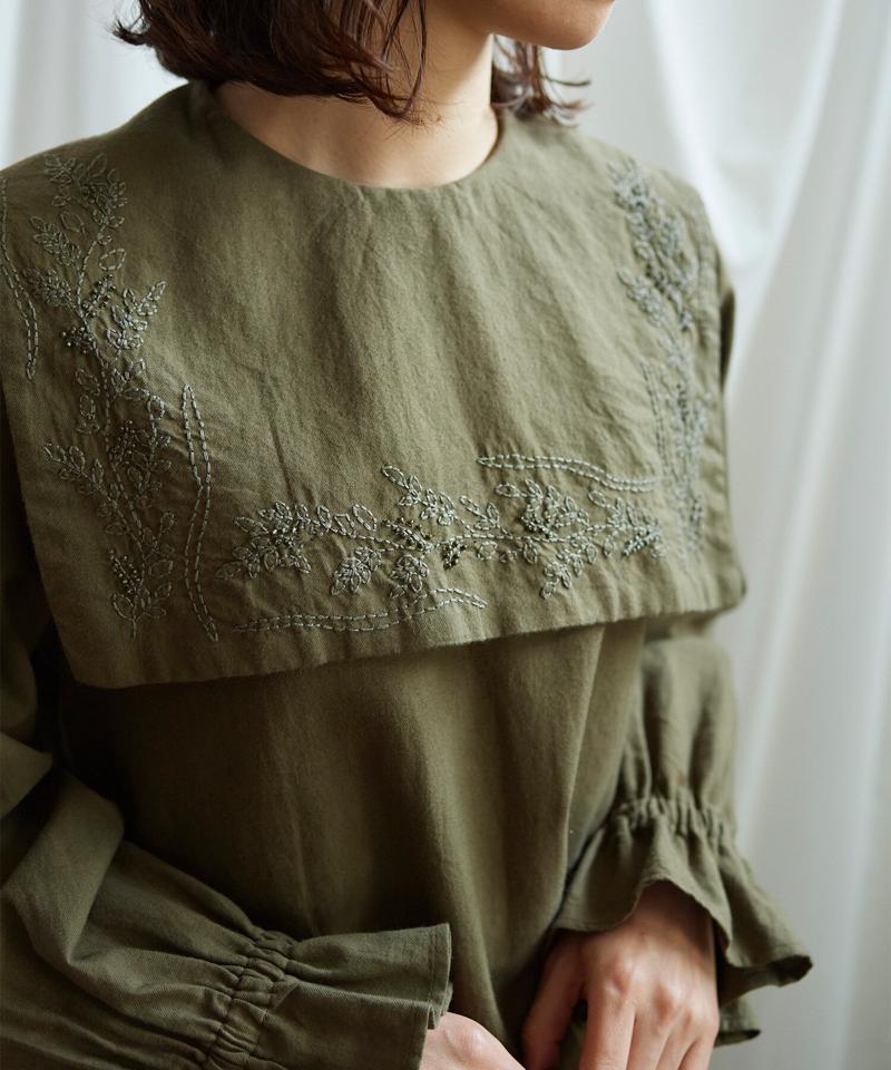 ○フラワーステッチ刺繍　セーラーブラウス（Lene non finito）