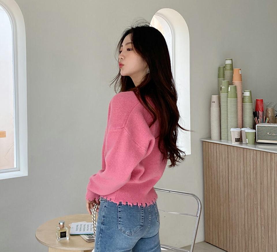 フェイクパールカットオフニット・全4色・b65071 レディース 【tops】韓国 ファッション トップス ニット 大人 長袖 ラウンドネック ドロップショルダー カットオフ 無地 ベーシック シンプル カジュアル 体型カーバー フェミニン 上品 秋 冬