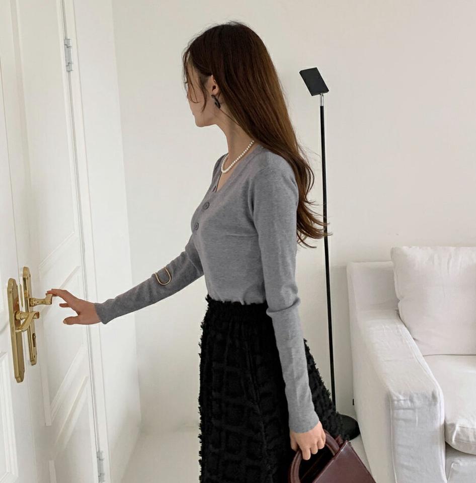 リブボタンVネックニット・全4色・t00081 レディース 【tops】 トップス ニット 長袖 年上 フィット リブ Vネック ボタン スリム あたたかい フェミニン 上品 冬 春 秋 韓国ファッション ハイホリHIHOLLI