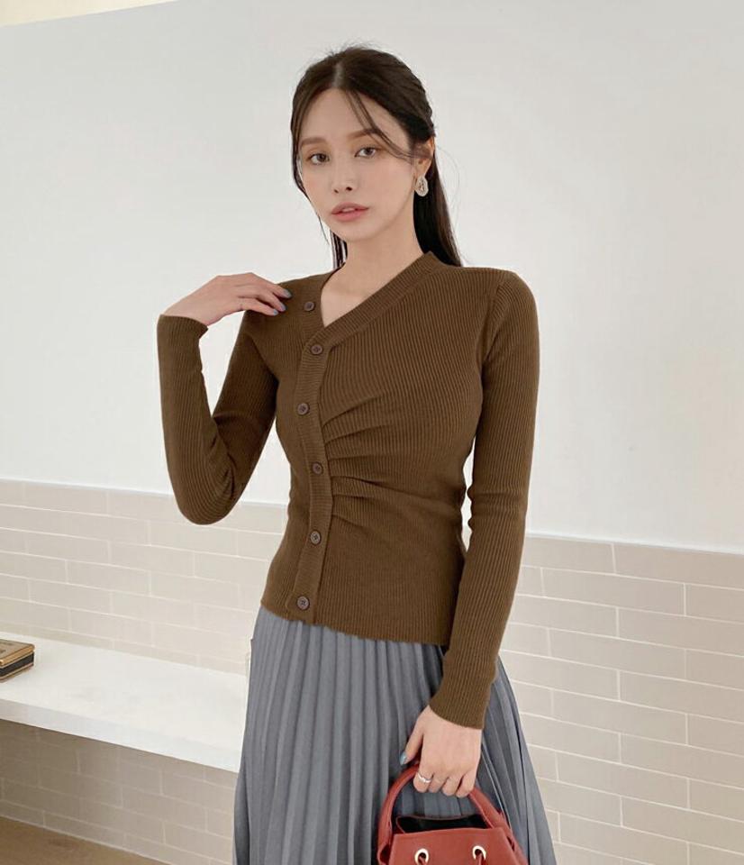 リブダイアゴナルボタンニット・全3色・b70341 レディース 【tops】 トップス ニット 長袖 リブ ボタン アンバランス デコルテ スリム フィット フェミニン やわらかい 上品 冬 春 秋 韓国ファッション ハイホリHIHOLLI 年上
