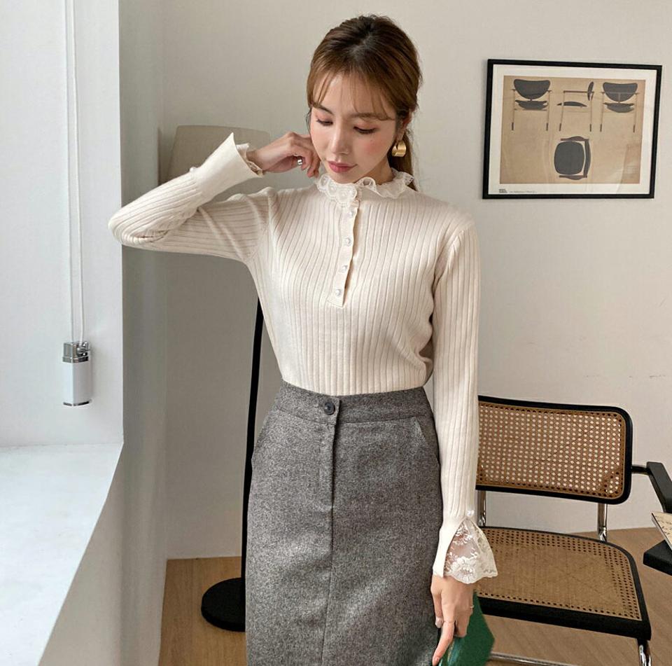 レースリブニット・全3色・b70390 レディース 【tops】 トップス ニット 長袖 花柄 レース リブ パール ボタン レイヤード風 スリム フィット タイト 体型カバー 上品 冬 フェミニン 春 秋 韓国ファッション ハイホリHIHOLLI