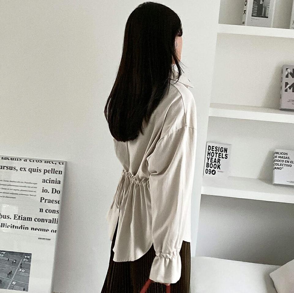 即日配送 バックスリットリボンシャツ・全3色・t70394 レディース 【bl】 トップス シャツ 長袖 リボン ウエストマーク バックリボン スリット カジュアル 大人 ユニーク フェミニン 春 秋 韓国ファッション ハイホリHIHOLLI