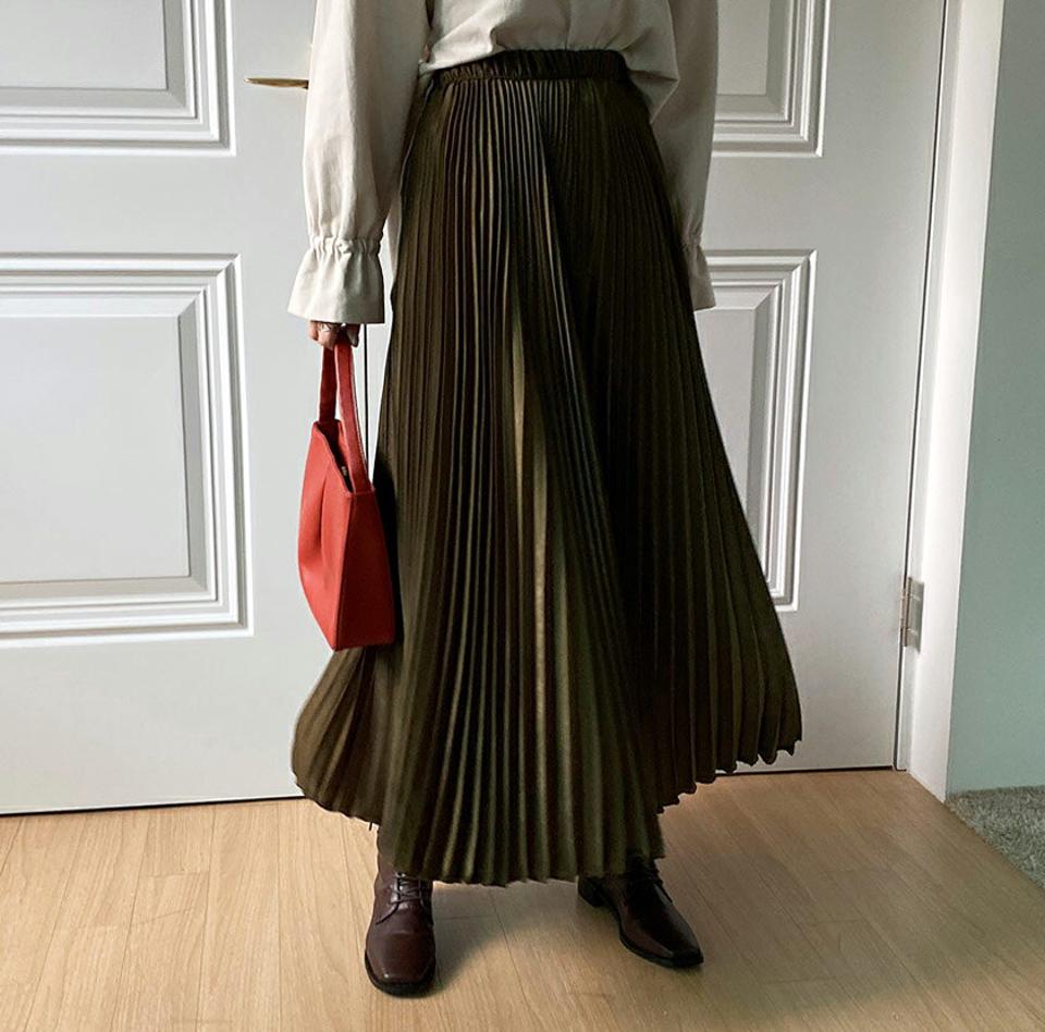 グロッシープリーツパンツ・全5色・b70408 レディース 【pt】 ボトムス ロング ロングパンツ 光沢 グロッシー プリーツ ワイド スリム カジュアル ベーシック 着痩せ 体型カバー カラーパンツ 春 秋 韓国ファッション ハイホリHIHOLLI