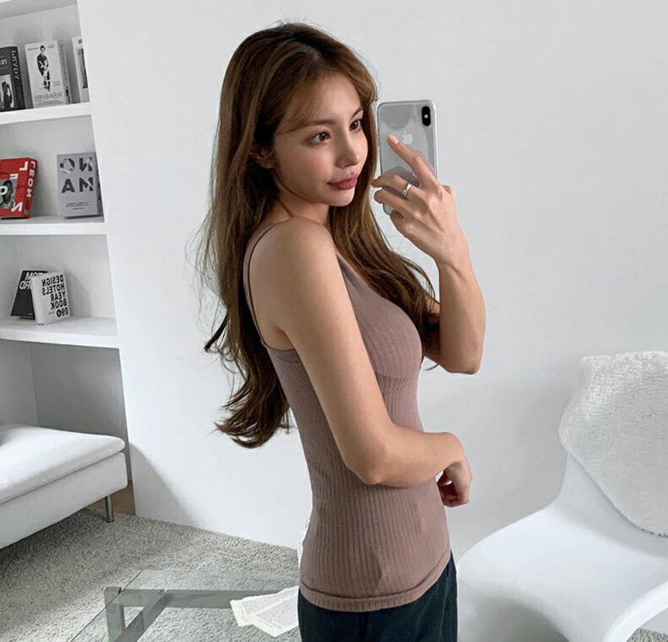 カップ付リブノースリーブ・全6色・d70417 レディース 【tops】 トップス スリーブレス シンプル リブ ボリューミ Vネック デコルテ スリム フィット タイト 細身 フェミニン カップ付 夏 春 秋 韓国ファッション HIHOLLI