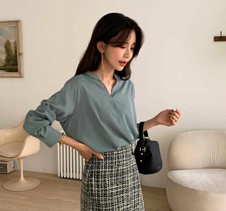≪人気商品再入荷≫スリットネックブラウス・全4色・b66021 レディース 【bl】韓国ファッション トップス ブラウス 長袖 Vネック スリット 大人 アンバランス プルオーバー 無地 ベーシック シンプル フェミニン カジュアル 体型カバー ガーリー 秋 春
