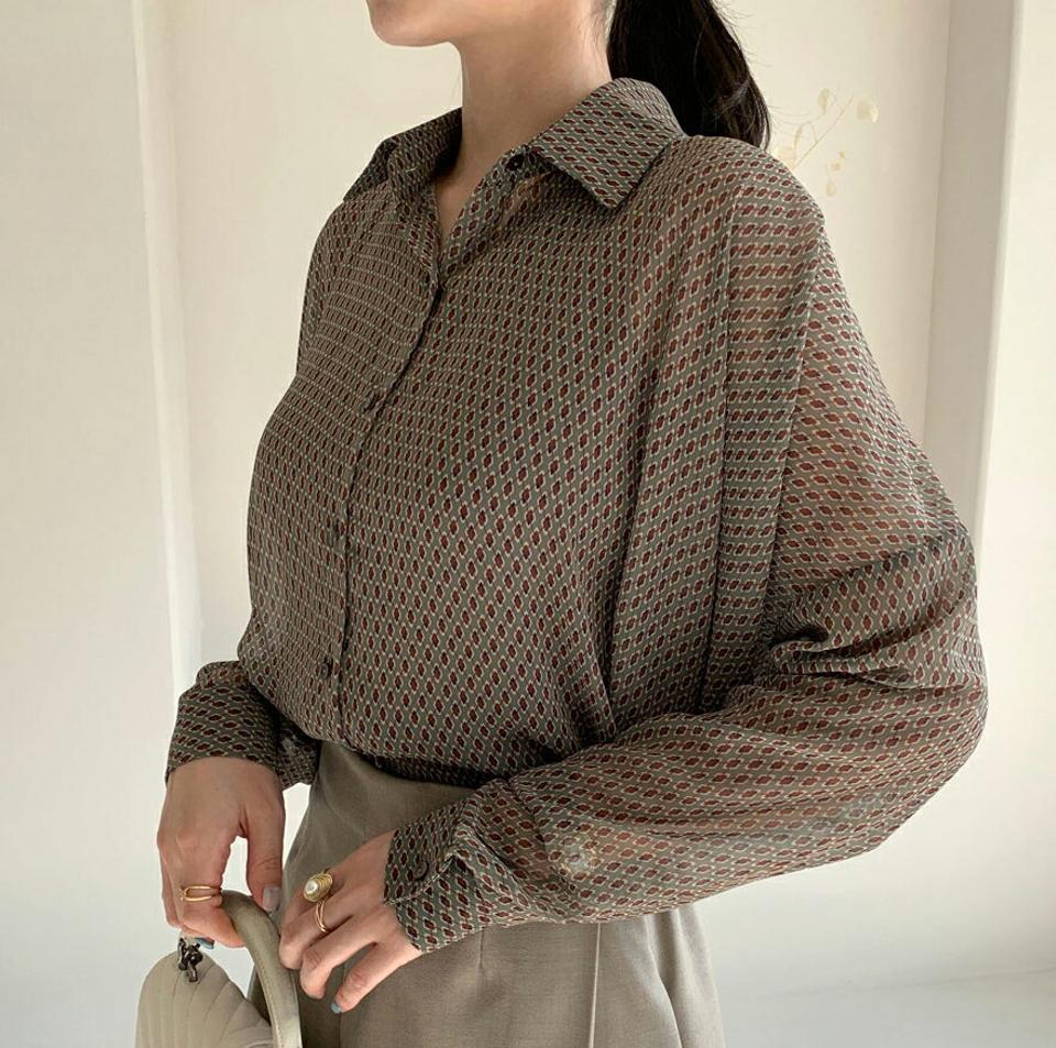 プリントボタンフレアブラウス・全2色・t70357 レディース 【bl】 トップス ブラウス 長袖 ボタン フレア カジュアル パフ 大人 ユニーク フェミニン 春 秋 韓国 ファッション ハイホリHIHOLLI