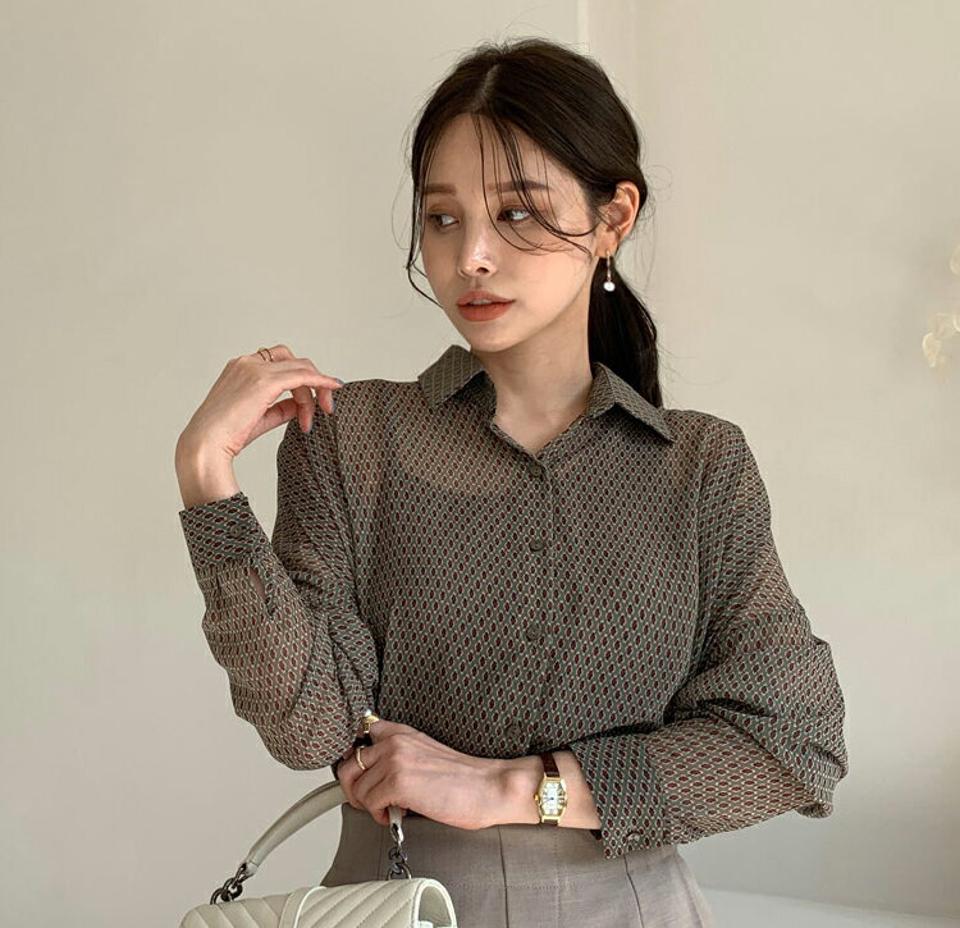 プリントボタンフレアブラウス・全2色・t70357 レディース 【bl】 トップス ブラウス 長袖 ボタン フレア カジュアル パフ 大人 ユニーク フェミニン 春 秋 韓国 ファッション ハイホリHIHOLLI