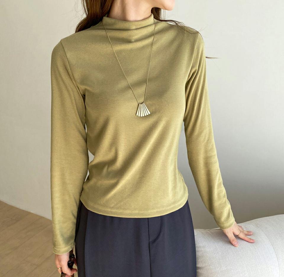 ハーフネック長袖Tシャツ・全4色・t70361 レディース 【tops】 トップス Tシャツ 長袖 ハーフネック スリム フィット タイト ベーシック デイリー 細身 フェミニン 冬 春 秋 韓国ファッション ハイホリHIHOLLI