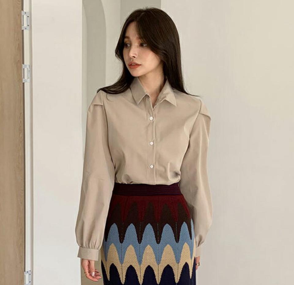 ボタンポイントカラーネックブラウス・全2色・t70364 レディース 【bl】 トップス ブラウス 長袖 シャツブラウス パフ シャツ カジュアル パフ 大人 ユニーク フェミニン 春 秋 韓国 ファッション ハイホリHIHOLLI