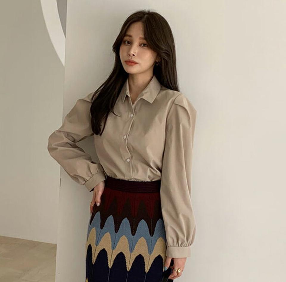 ボタンポイントカラーネックブラウス・全2色・t70364 レディース 【bl】 トップス ブラウス 長袖 シャツブラウス パフ シャツ カジュアル パフ 大人 ユニーク フェミニン 春 秋 韓国 ファッション ハイホリHIHOLLI