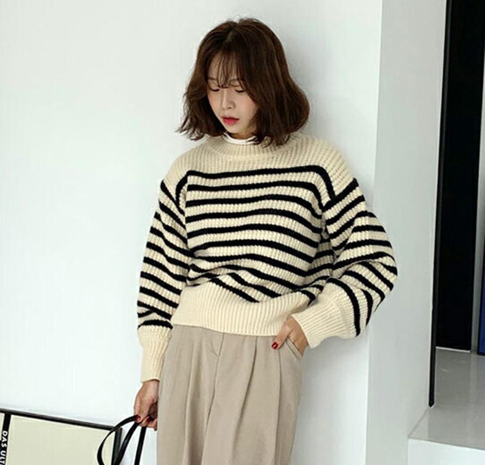 パフスリーブボーダーニット・全2色・t65589 レディース 【tops】韓国ファッション トップス ニット 年上 大人 長袖 ラウンドネック パフスリーブ ボーダー柄 シンプル ベーシック カジュアル デイリー ルーズ フェミニン フレンチ 上品 秋 春