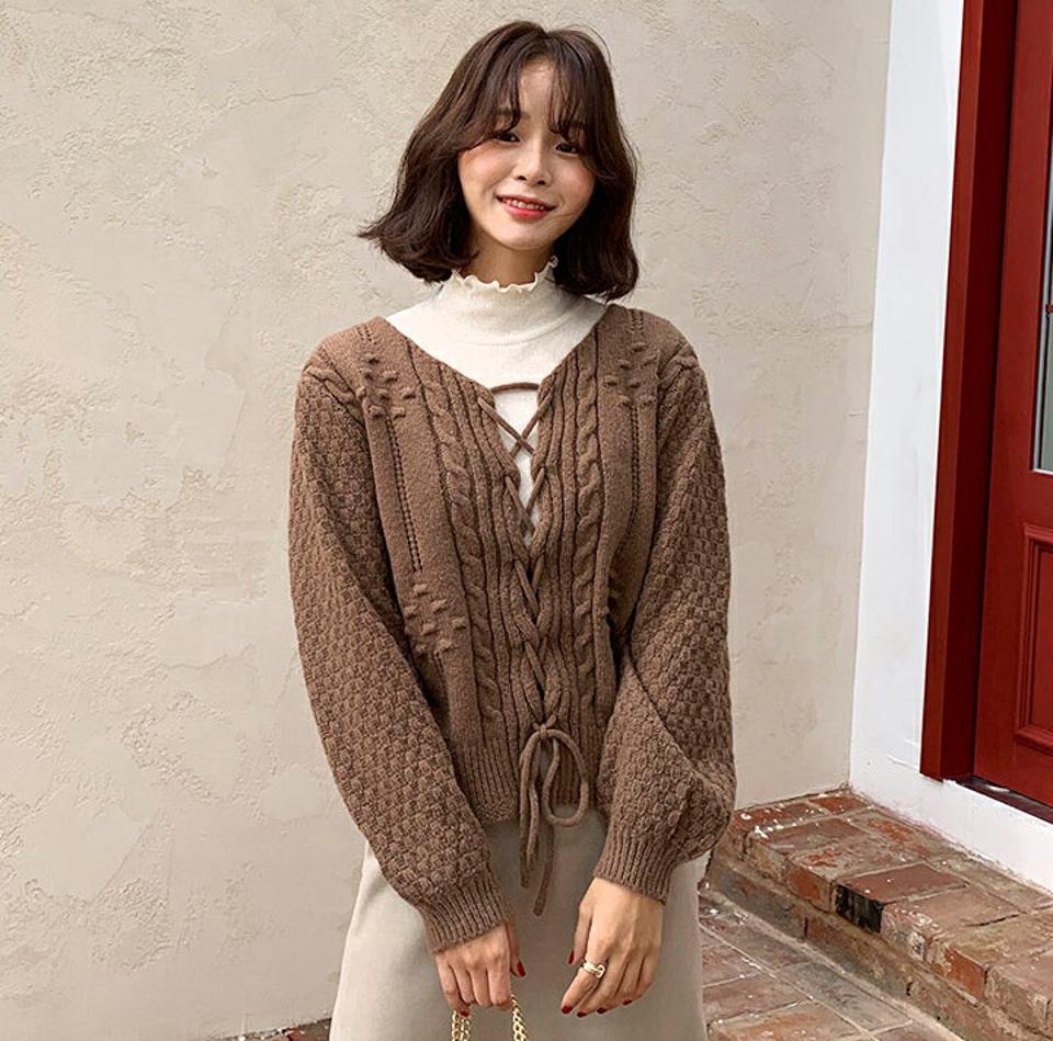 Vネックレースアップニット・全3色・b65592 レディース 【tops】韓国ファッション トップス ニット 大人 長袖 Vネック レースアップ シンプル ストラップ カジュアル パンチング デイリー ルーズ フェミニン 上品 秋 冬