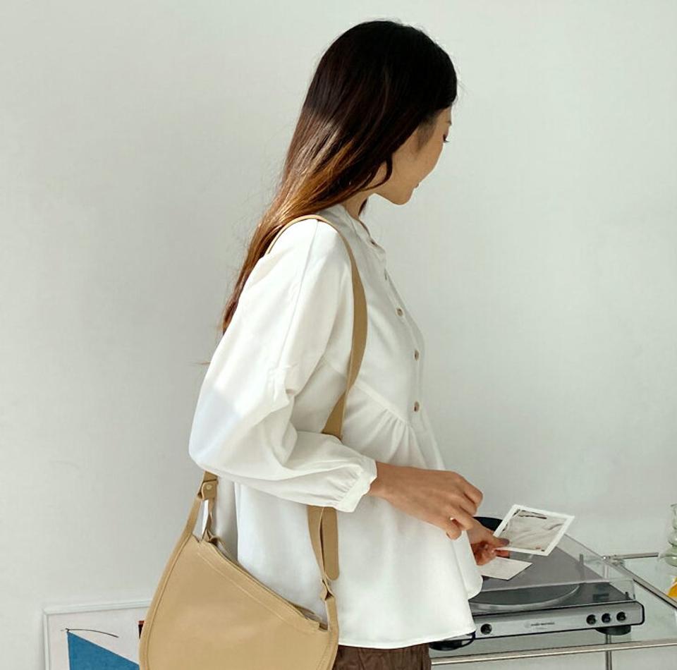ドロップショルダーフレアブラウス・全2色・t65587 レディース 【bl】韓国ファッション トップス ブラウス 長袖 ドロップショルダー フレア 大人 上品 ボタン 無地 ベーシック シンプル フェミニン カジュアル 体型カバー ガーリー 秋 春