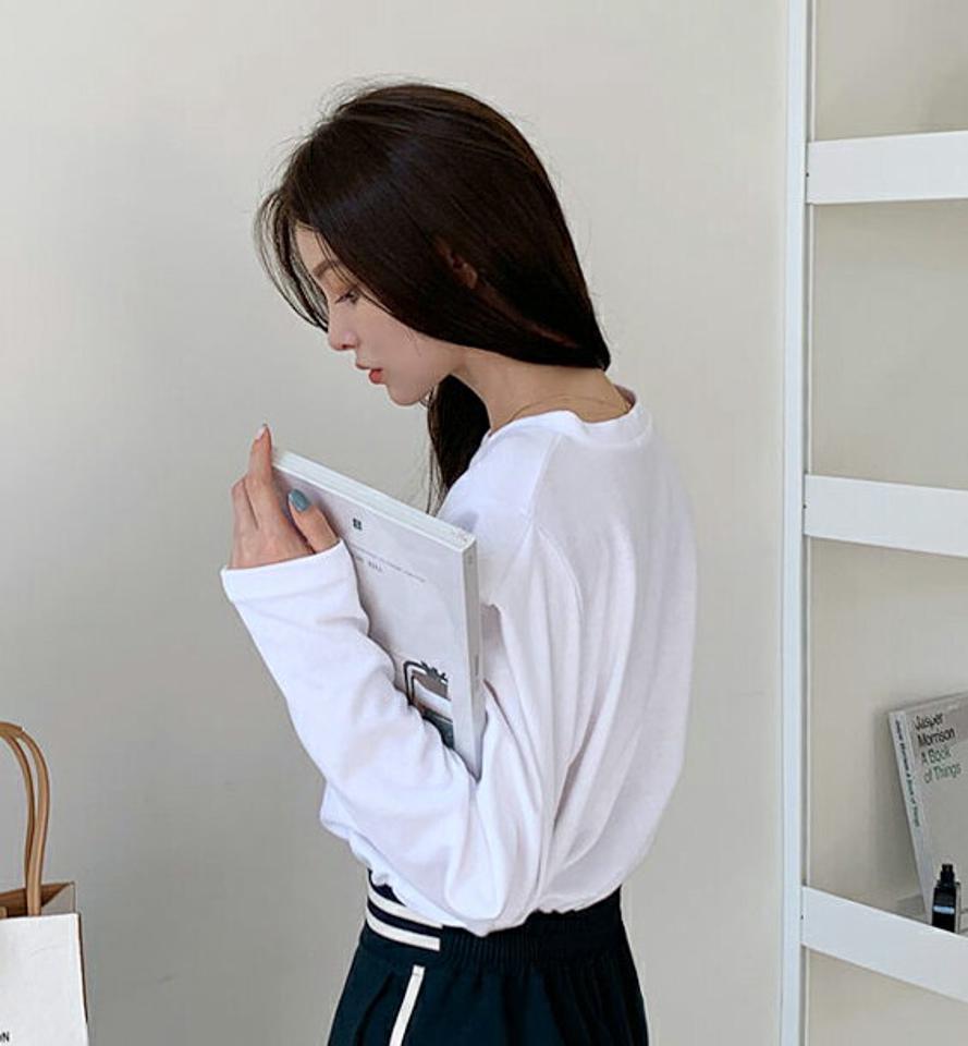 ラウンドネックタックスリーブTシャツ・全2色・t00407 レディース 【tops】 トップス Tシャツ 長袖 タック パフスリーブ ラウンドネック カジュアル ベーシック デイリー 体型カバー 細身 冬 春 秋 韓国ファッション ハイホリHIHOLLI