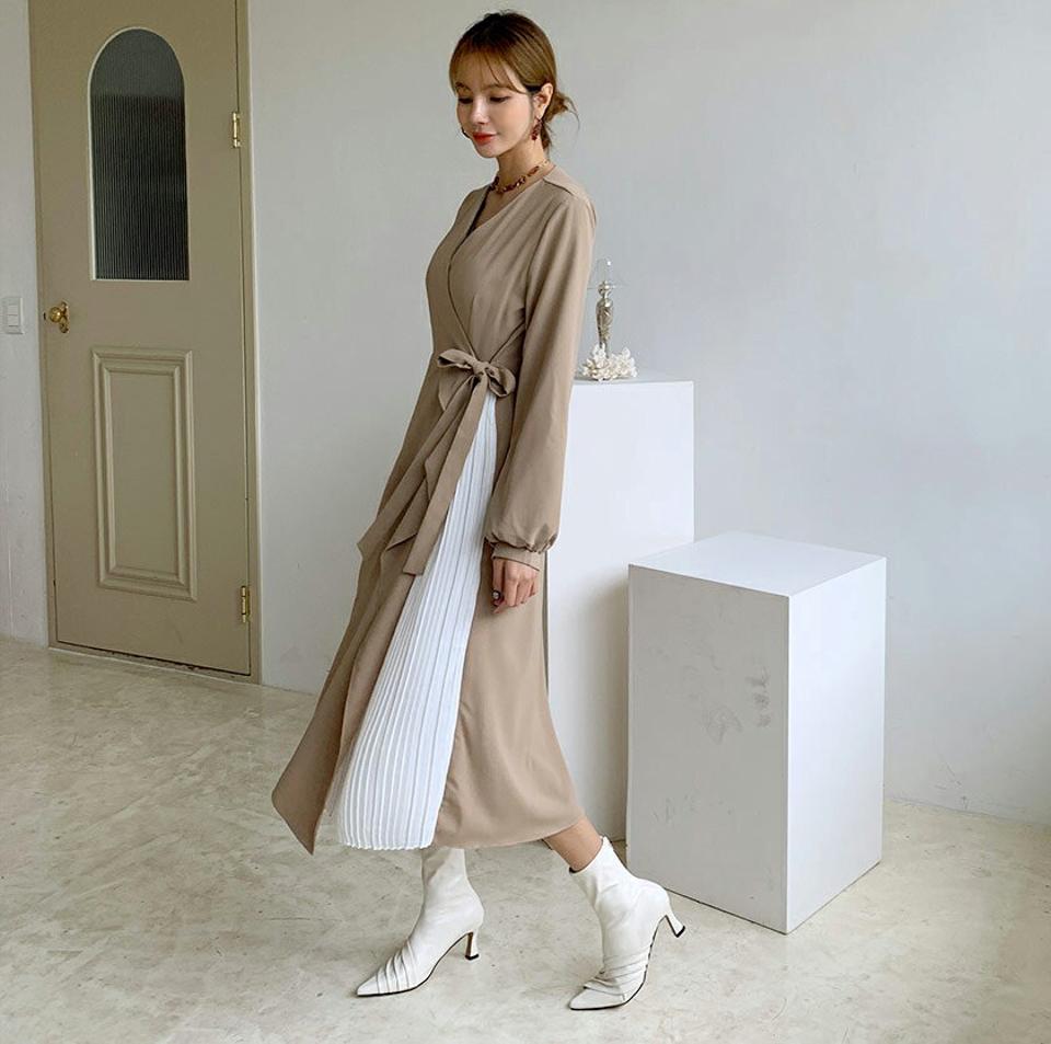 プリーツ配色ラップワンピース・全2色・b00127 レディース 【ops】 ワンピース ロング ロングワンピース 長袖 ラップ風 プリーツ ストラップ ウエストマーク Vネック デコルテ 体型カバー フェミニン 冬 春 秋 韓国 ファッション ハイホリHIHOLLI