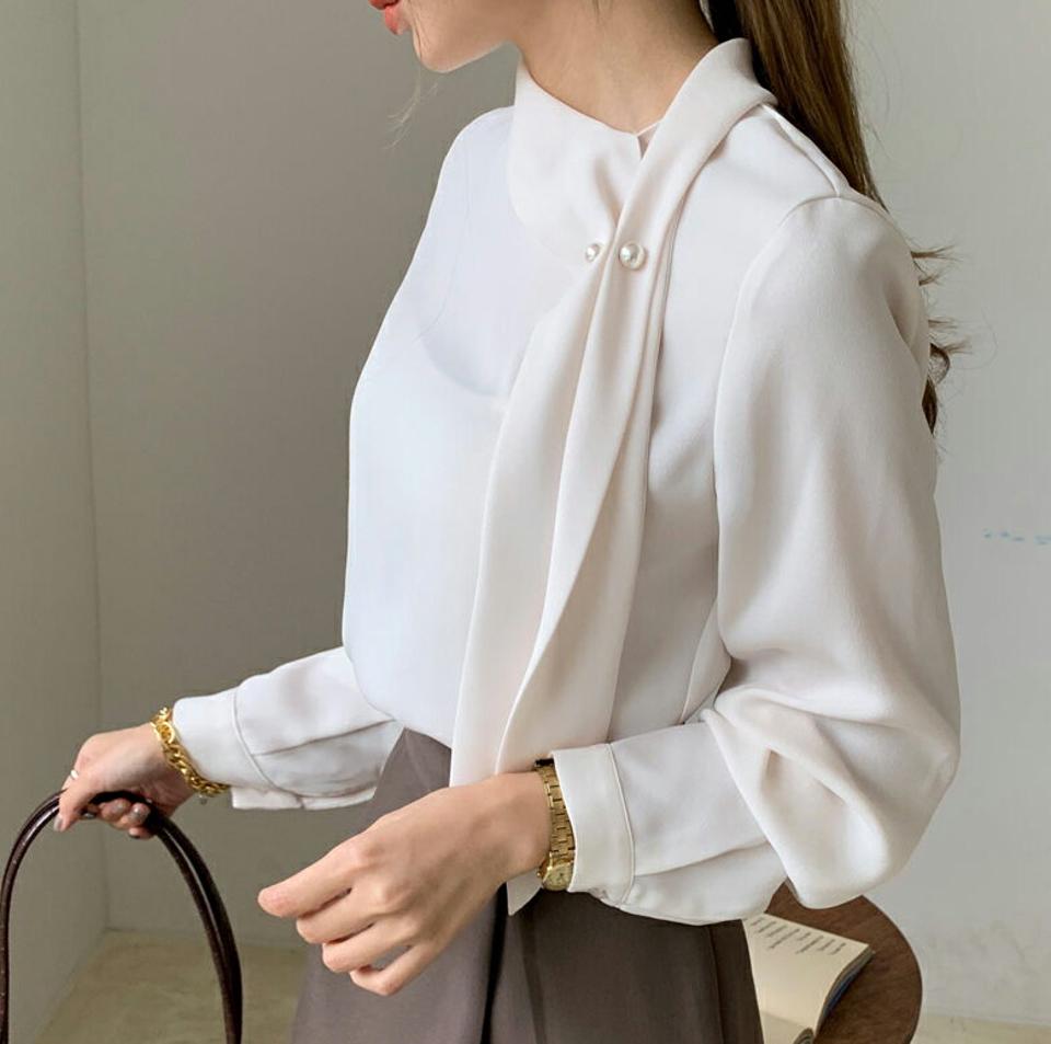 フェイクパールブローチ付スカーフブラウス・全3色・b00125 レディース 【bl】 トップス ブラウス 長袖 パール ブローチ スカーフ風 ハイネック 襟コン オフィスカジュアル オフィス フェミニン カジュアル 春 秋 韓国ファッション ハイホリHIHOLLI