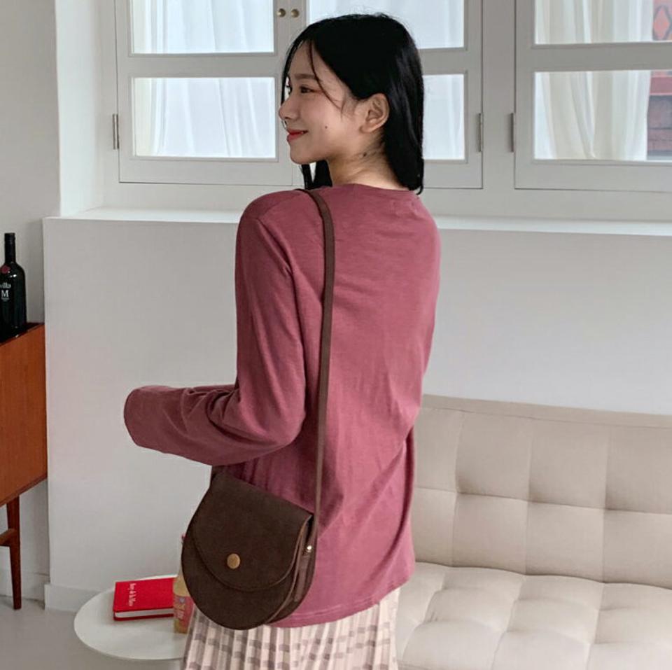 ラウンドネック長袖Tシャツ・全7色・t01036 レディース 【tops】韓国ファッション トップス Tシャツ 長袖 ラウンドネック スリム フェミニン 体型カバー シンプル ガーリー カジュアル ベーシック 無地 秋 冬 NIJU