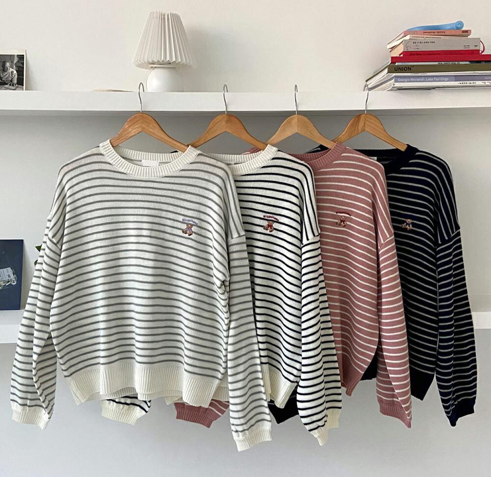 ベア刺繍ボーダーニット・全4色・t01071 レディース 【tops】韓国ファッション トップス ニット 長袖 ラウンドネック ベア 刺繍 ボーダー 体型カバー ゆったり 楽ちん フェミニン シンプル デイリー ガーリー 春 秋 NIJU