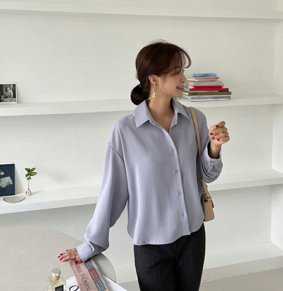 カラーネッククロップドシャツ・全4色・t65141 レディース 【bl】韓国ファッション トップス シャツ 長袖 カラーネックク ロップド丈 上品 シルキー タック ボタン 無地 シンプル ベーシック カジュアル ルーズ 体型カバー ガーリー 秋 春