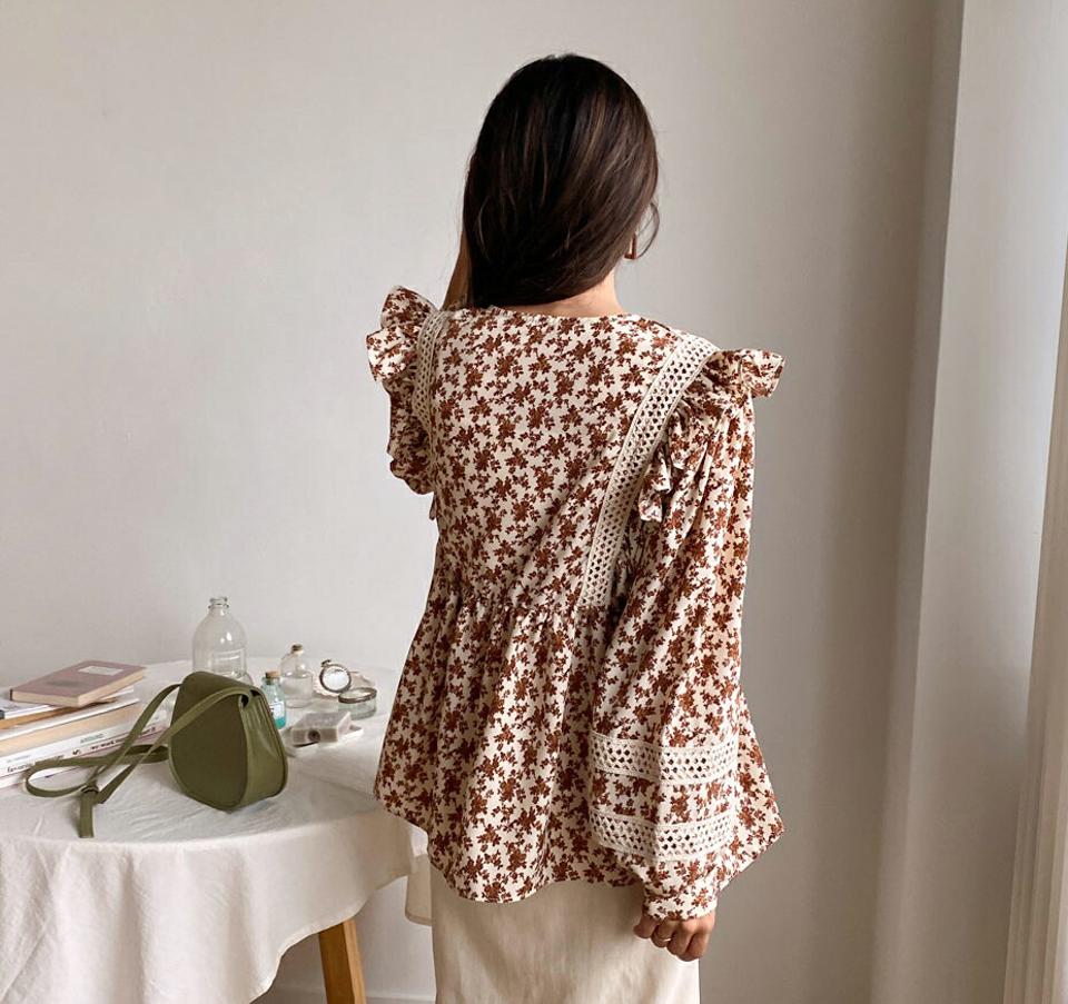 2WAYフローラルレースブラウス・全2色・t65170 レディース 【bl】韓国ファッション トップス ブラウス 長袖 2WAY 花柄 フローラル フラワー レース フリル ギャザー 大人 上品 シンプル ボタン フェミニン カジュアル 体型カバー ガーリー 秋 春