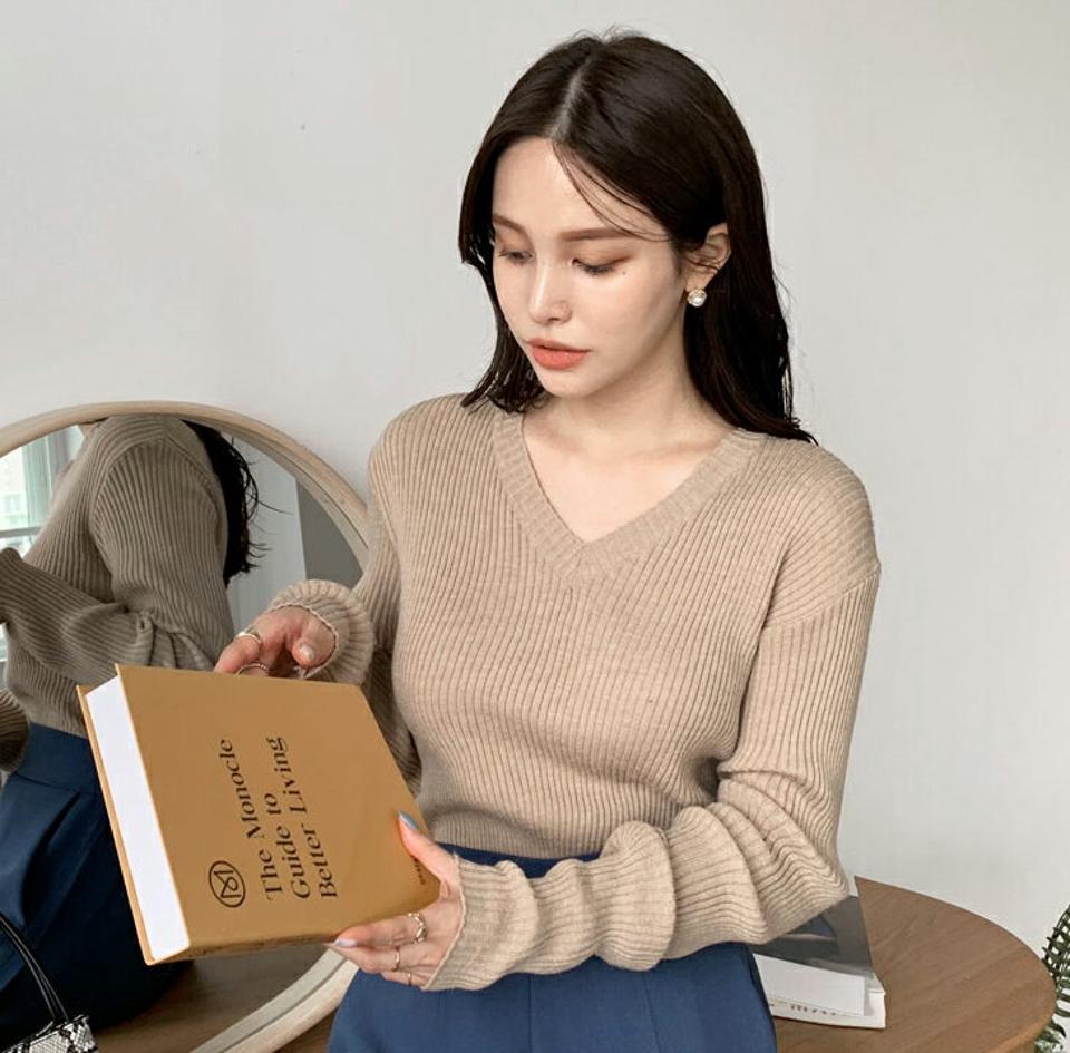 リブVネックニット・全5色・b70508 レディース 【tops】 トップス ニット 長袖 リブ スリム Vネック ゆったり スリム ベーシック あたたかい カジュアル 冬 春 秋 韓国ファッション HIHOLLI