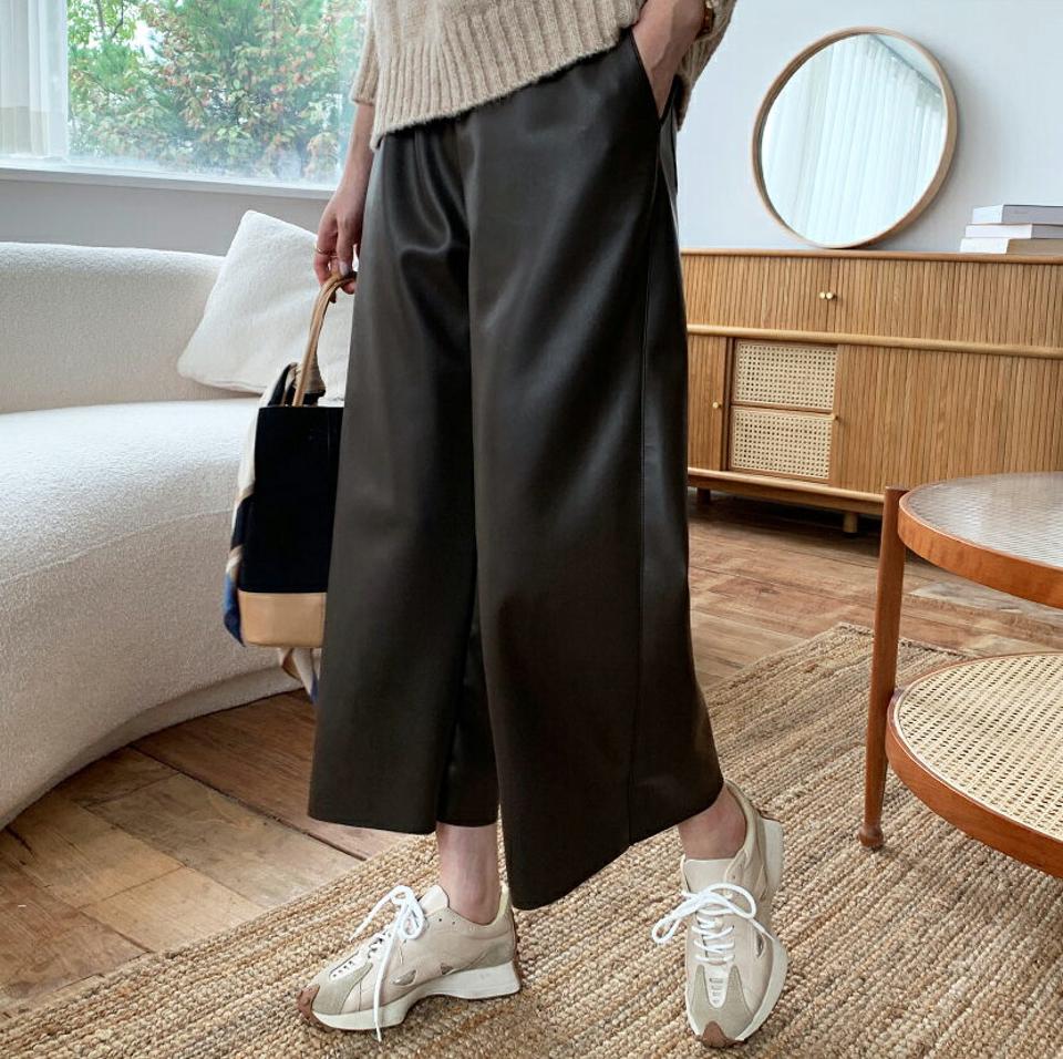 フェイクファー裏地レザー調ワイドパンツ・全2色・t70525 レディース 【pt】 ボトムス ロング ロングパンツ ワイド ファー裏地 レザー ルーズ ゆったり ベーシック 体型カバー 着痩せ 長足 春 秋 韓国ファッション ハイホリHIHOLLI