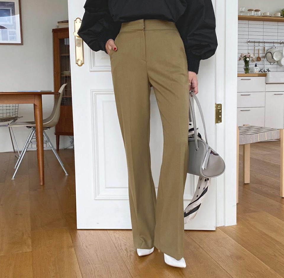 セミフレアスラックスパンツ・全3色・t66055 レディース 【pt】韓国ファッション ボトムス ロング ロングパンツ スラックスパンツ スラックス セミフレア ロング丈 モダン 無地 シンプル 足長 美脚 フェミニン 秋 春