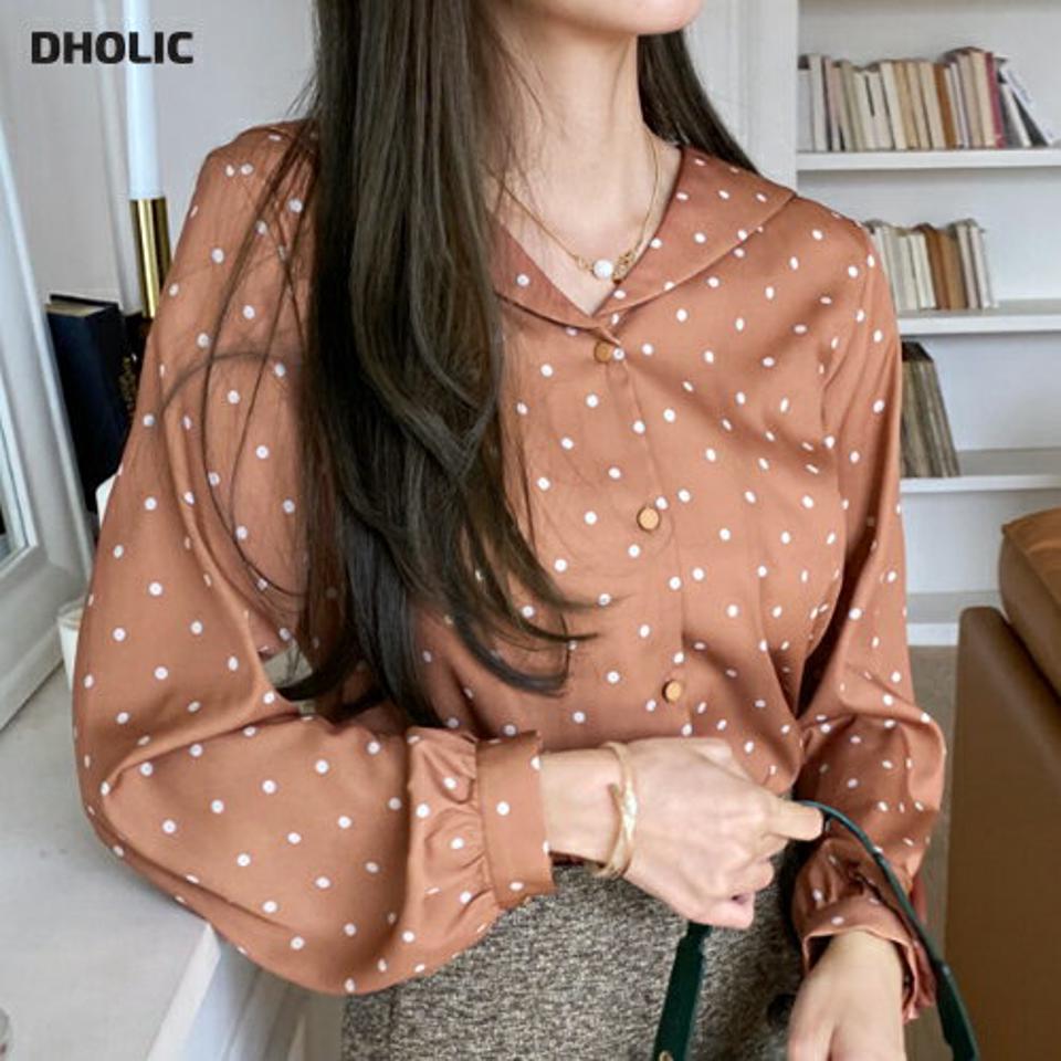 セーラーカラードットブラウス・全2色・b00440 レディース 【bl】 トップス ブラウス 長袖 セーラー ドット 小顔 ビッグカラー ラブリー 光沢 大人 フェミニン Vネック デコルテ ガーリー カジュアル 春 秋 韓国 ファッション ハイホリHIHOLLI