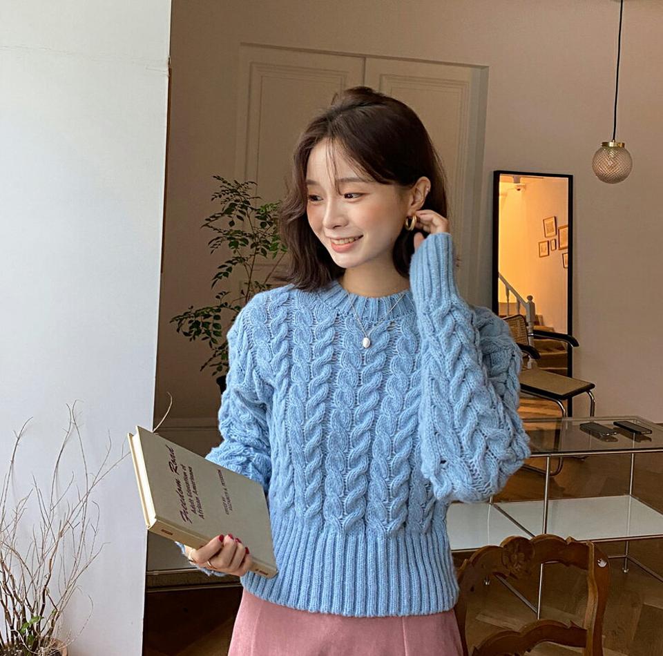 クロップドケーブルニット・全4色・t58277 レディース 【tops】韓国ファッション トップス ニット 大人 長袖 ラウンドネック ケーブル編み クロップド丈 大人 カラーニット カジュアル 体型カバー ルーズ ショート丈 フェミニン ショート丈 上品 秋 冬