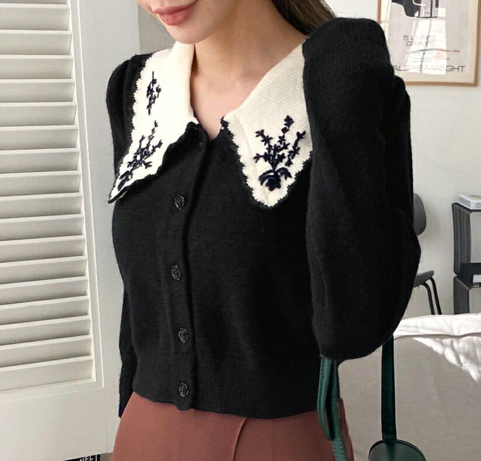 【新作10%OFF】ビッグカラー配色刺繍ボタンニット・全2色・t70547 レディース 【tops】 トップス ニット 長袖 ビッグカラー 配色 刺繍 ボタン 小顔 クロップド ルーズ ゆったり あたたかい カジュアル 体型カバー秋 冬 韓国 ファッション ハイホリHIHOLLI
