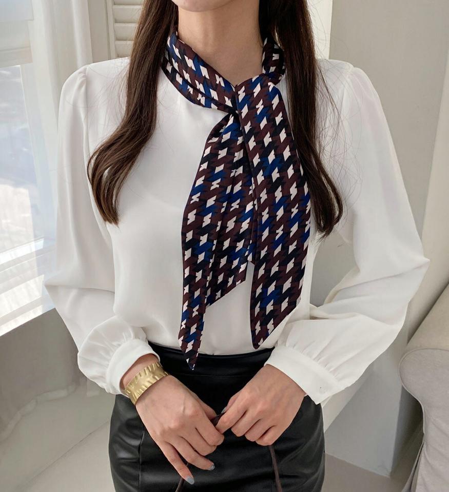配色スカーフブラウス・全2色・t70540 レディース 【bl】 トップス ブラウス 長袖 配色 スカーフネック パターン ハイネック オフィスカジュアル 大人 フェミニン オフィス 冬 カジュアル 春 秋 韓国ファッション ハイホリHIHOLLI