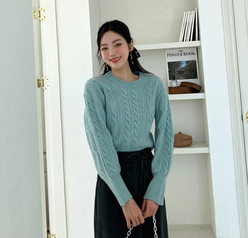 ソフトツイストクロップドニット・全4色・t65633 レディース 【tops】韓国ファッション トップス ニット 年上 大人 長袖 ラウンドネック ソフト ツイスト クロップド丈 ケーブル編み シンプル カジュアル ルーズ フェミニン 上品 秋 冬