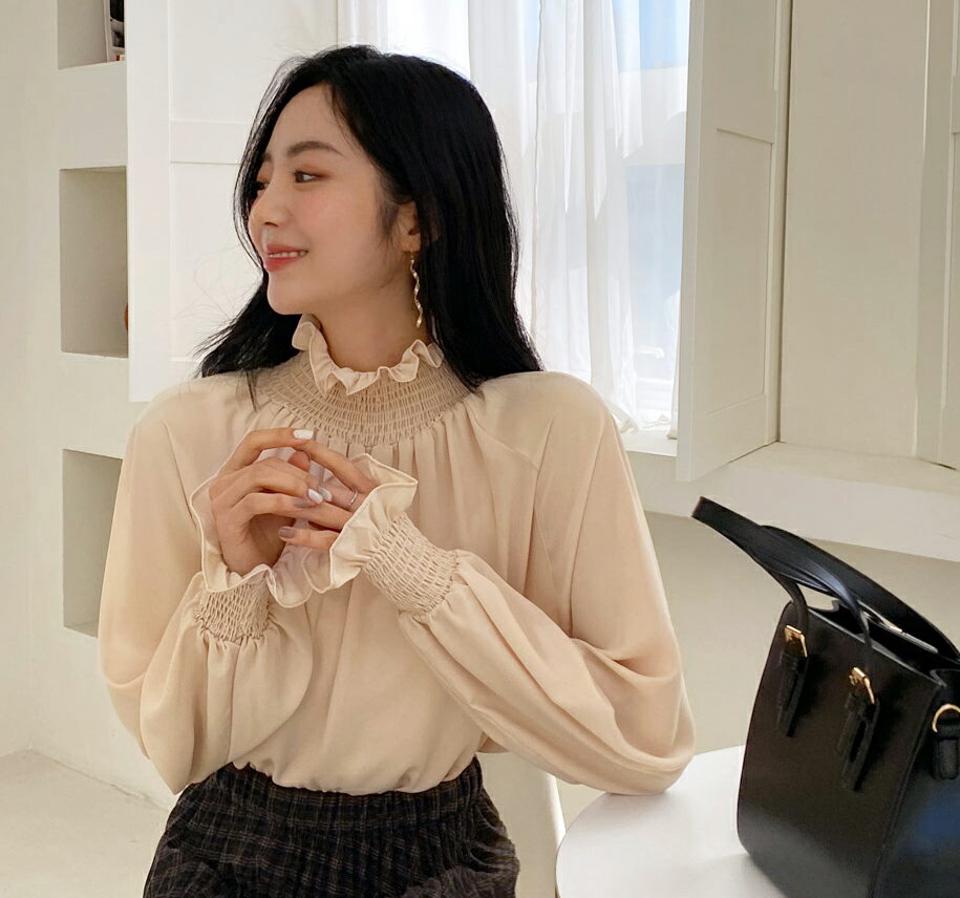 ≪人気商品再入荷≫シャーリングパフブラウス・b65651 レディース 【bl】韓国ファッション トップス ブラウス 長袖 ハイネック シャーリング パフスリーブ ラグラン 大人 上品 無地 ベーシック シンプル デコラティブ フェミニン 体型カバー 秋 春