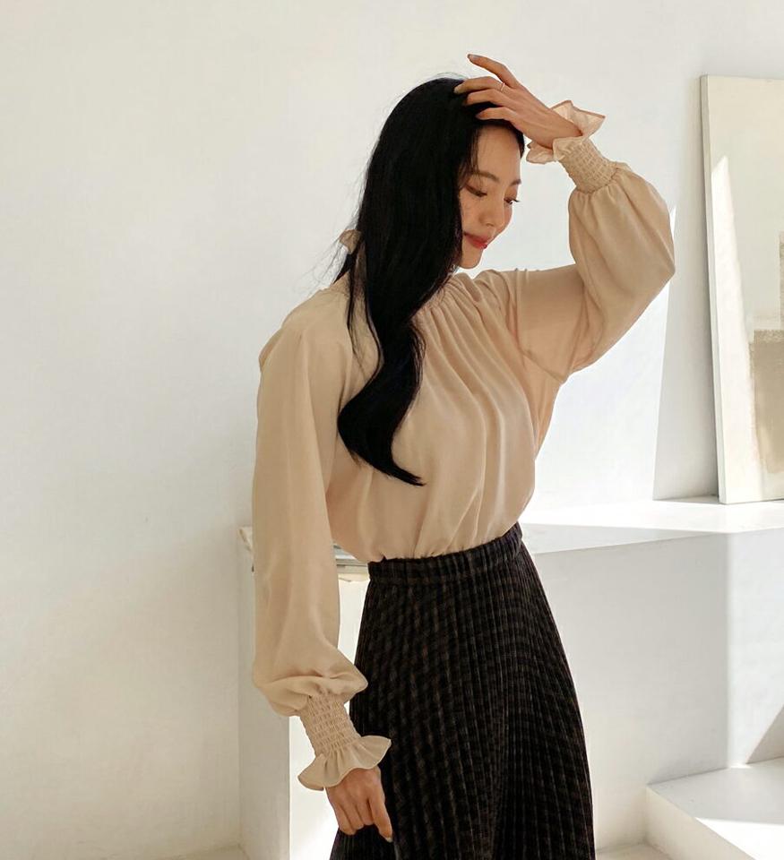 ≪人気商品再入荷≫シャーリングパフブラウス・b65651 レディース 【bl】韓国ファッション トップス ブラウス 長袖 ハイネック シャーリング パフスリーブ ラグラン 大人 上品 無地 ベーシック シンプル デコラティブ フェミニン 体型カバー 秋 春