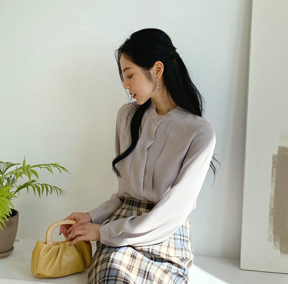 バンドカラーフライフロントブラウス・全3色・t65623 レディース 【bl】韓国ファッション トップス ブラウス 長袖 バンドカラー フライ 大人 上品 ボタン 無地 ベーシック シンプル フェミニン カジュアル 体型カバー ガーリー 秋 春