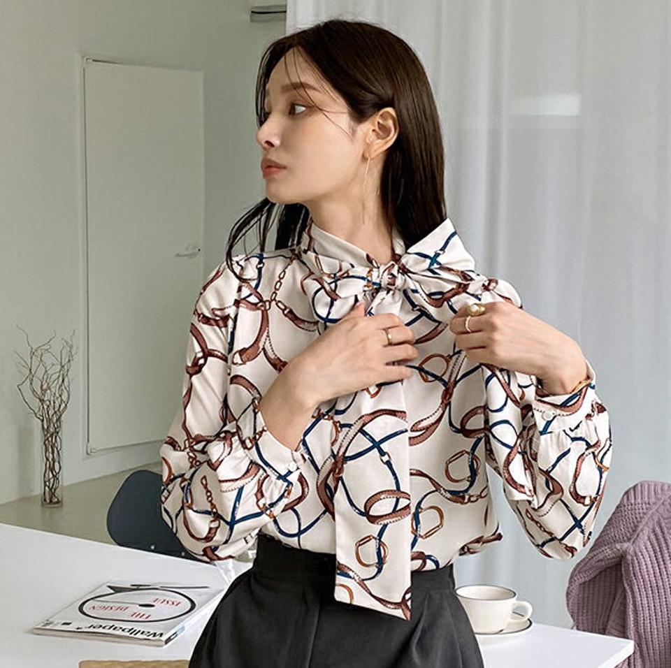 ハイネックリボンベルトパターンブラウス・全2色・t70476 レディース 【bl】 トップス ブラウス 長袖 ハイネック リボン ベルト パターン ワイド ストラップ スリム フェミニン カジュアル 春 秋 韓国ファッション ハイホリHIHOLLI