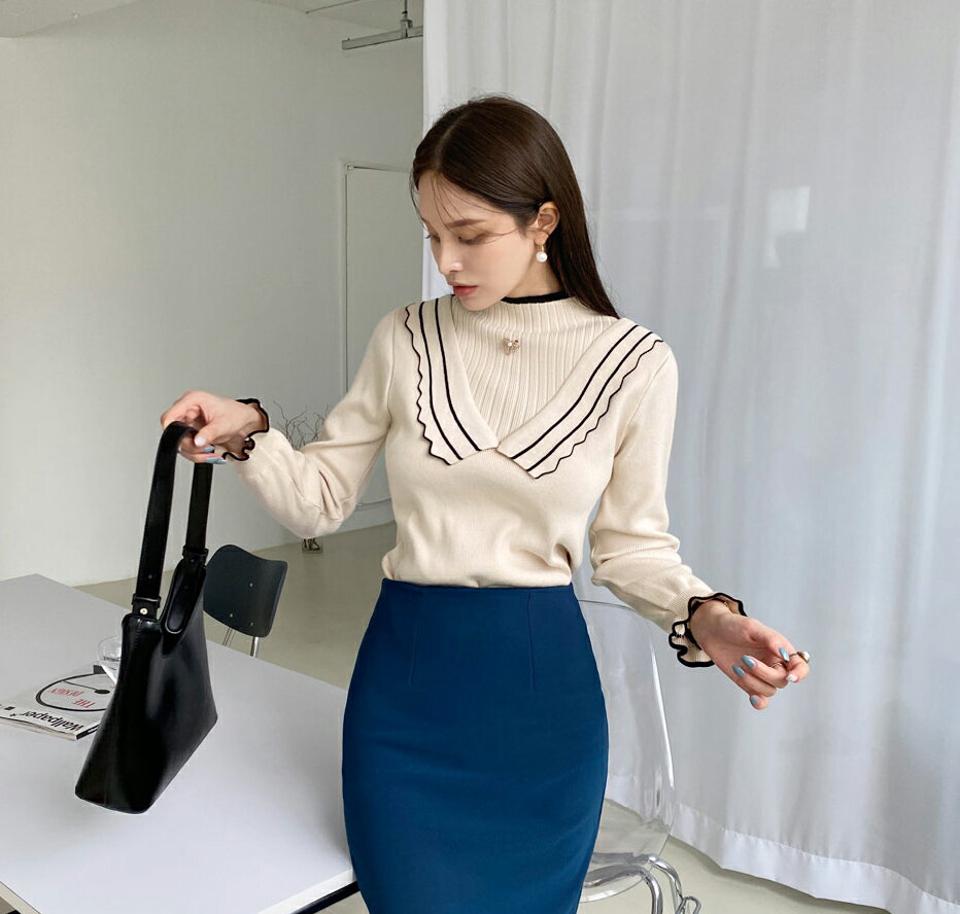 リボンブローチ付フリル配色ニット・全3色・b70490 レディース 【tops】 トップス ニット 長袖 リボン ブローチ フリル 配色 ウェーブ ハーフネック スリム あたたかい カジュアル 体型カバー 冬 春 秋 韓国ファッション ハイホリHIHOLLI