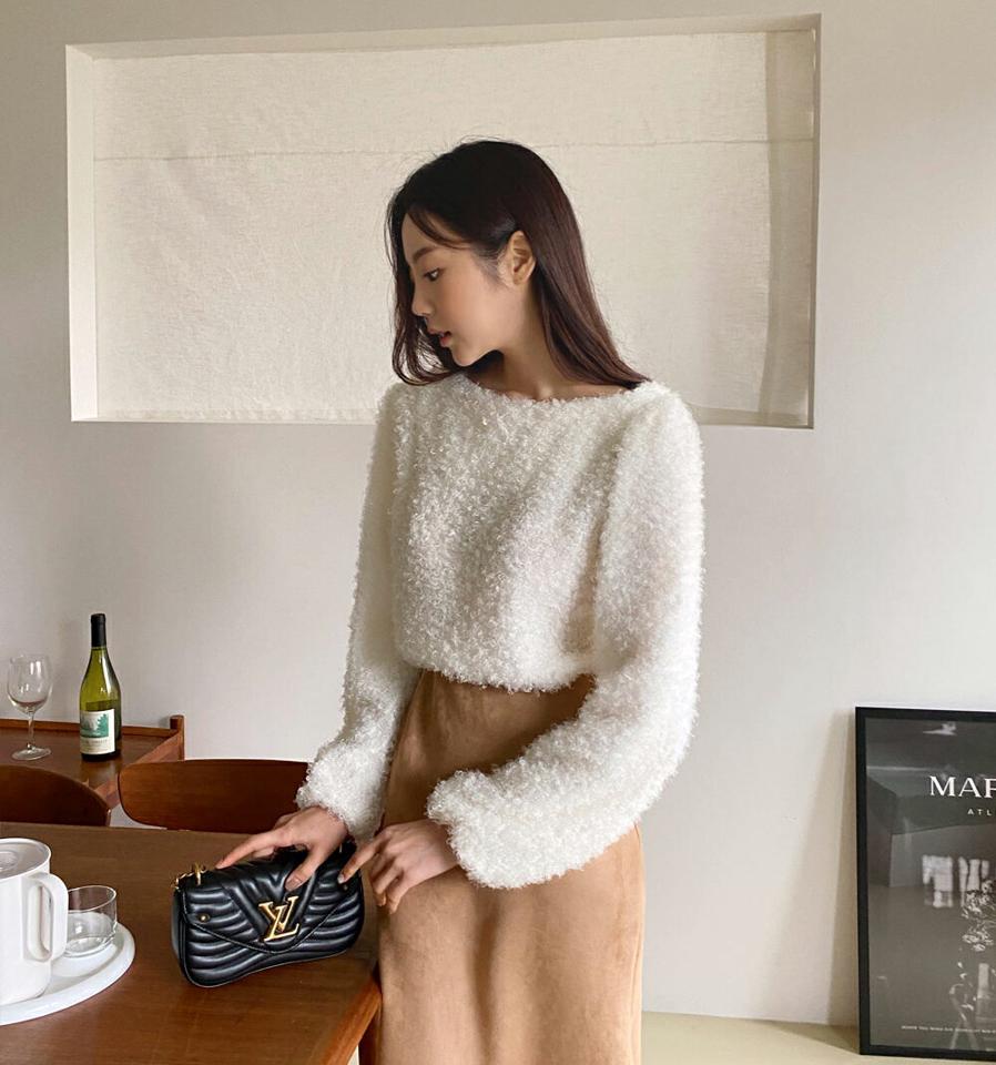 即日配送 ファータッチ長袖ブラウス・全3色・t62963 レディース 【bl】韓国ファッション トップス ブラウス 長袖 ボートネック ファータッチ フェイクファー プードル風 大人 上品 ボタン シンプル フェミニン カジュアル ガーリー 秋 冬