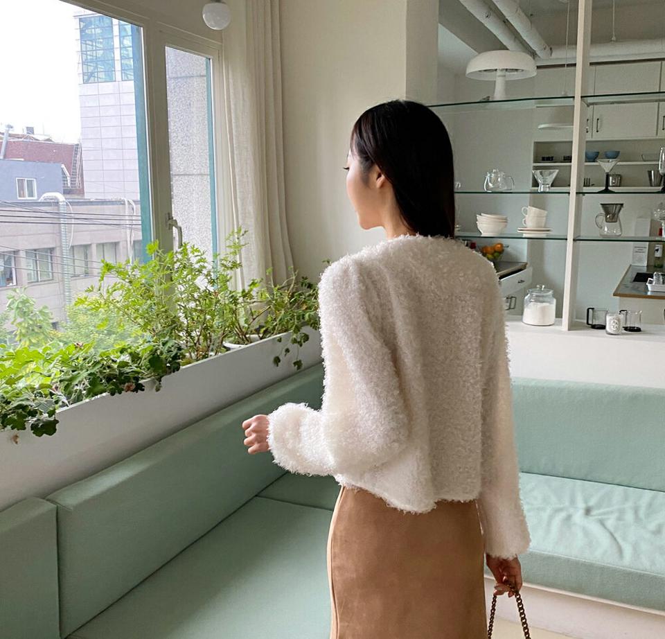 即日配送 ファータッチ長袖ブラウス・全3色・t62963 レディース 【bl】韓国ファッション トップス ブラウス 長袖 ボートネック ファータッチ フェイクファー プードル風 大人 上品 ボタン シンプル フェミニン カジュアル ガーリー 秋 冬