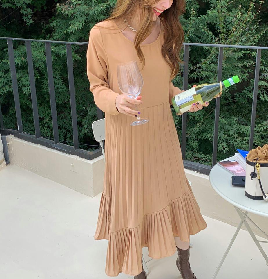 プリーツアンバランスロングワンピース・全2色・b00160 レディース 【ops】 ワンピース ロング ロングワンピース プリーツ アンバランス ラウンドネック フレア Aライン スリム フェミニン 秋 冬 韓国ファッション ハイホリHIHOLLI