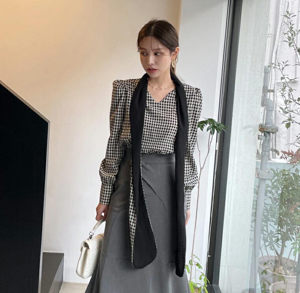 ハウンドトゥーススカーフブラウス・全2色・b00156 レディース 【bl】 トップス ブラウス 長袖 ハウンドトゥース スカーフ ワイド ストラップ Vネック オフィスカジュアル 大人 フェミニン 秋 冬 韓国ファッション ハイホリHIHOLLI